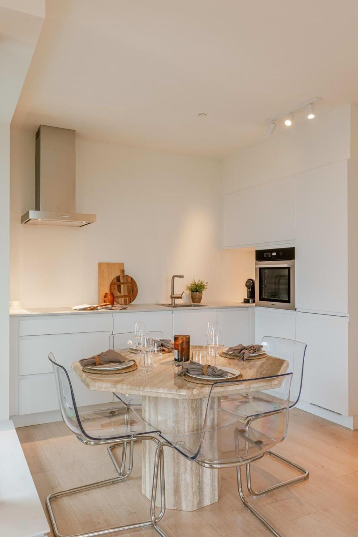 Huswell - Beautiful In The Heart Of Antwerpen